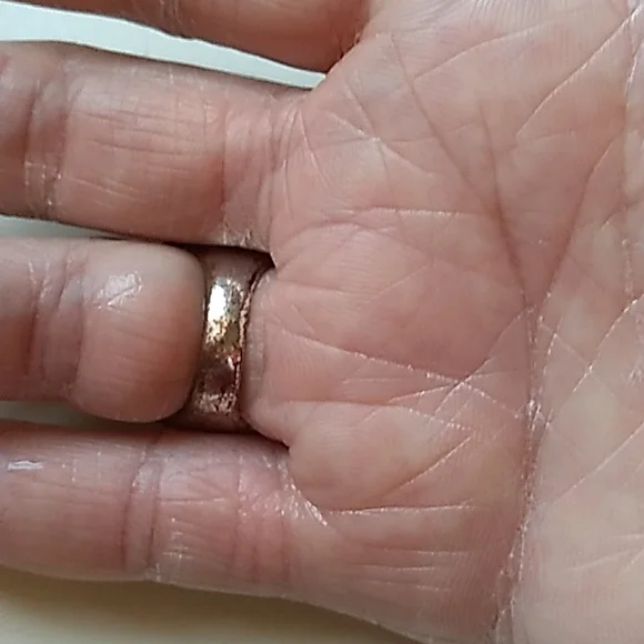 Vintage Oval-Shaped White Ring - Picture 4 of 6